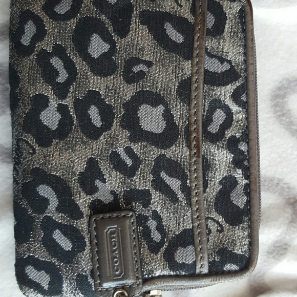 Coach mini wristlet - Picture 2 of 3